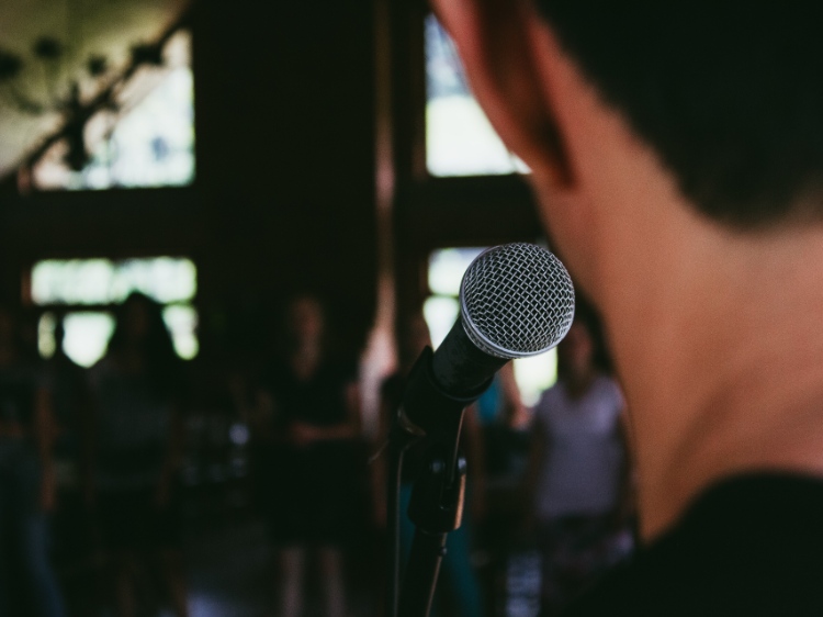 Comedic Timing in Public Speeches
